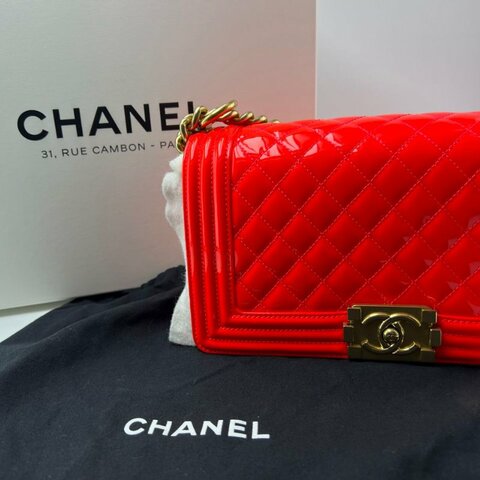 Chanel Le Boy 漆皮紅色鍊條包