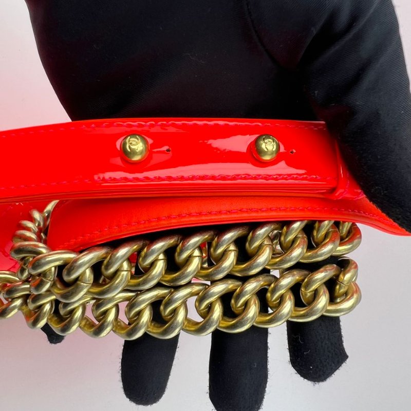 Chanel Le Boy 漆皮紅色鍊條包-24
