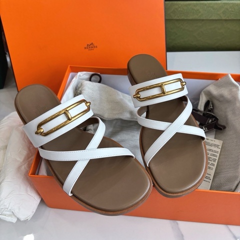閒置新 愛馬仕Hermes 白色Claire豬鼻子平底涼鞋 35碼