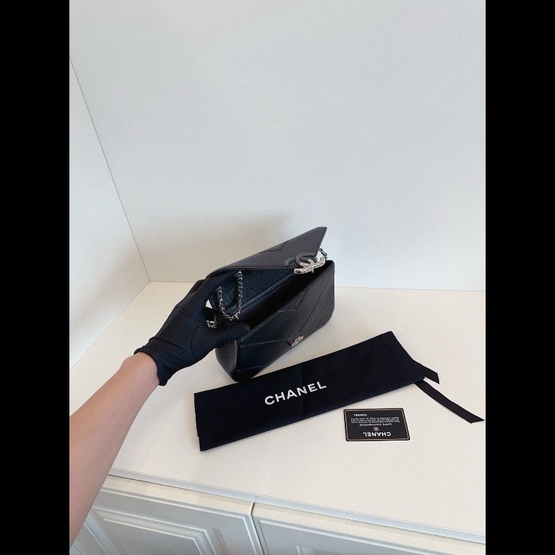 Chanel extra classic flap
荔枝皮 古巴系列 黄金中號-8