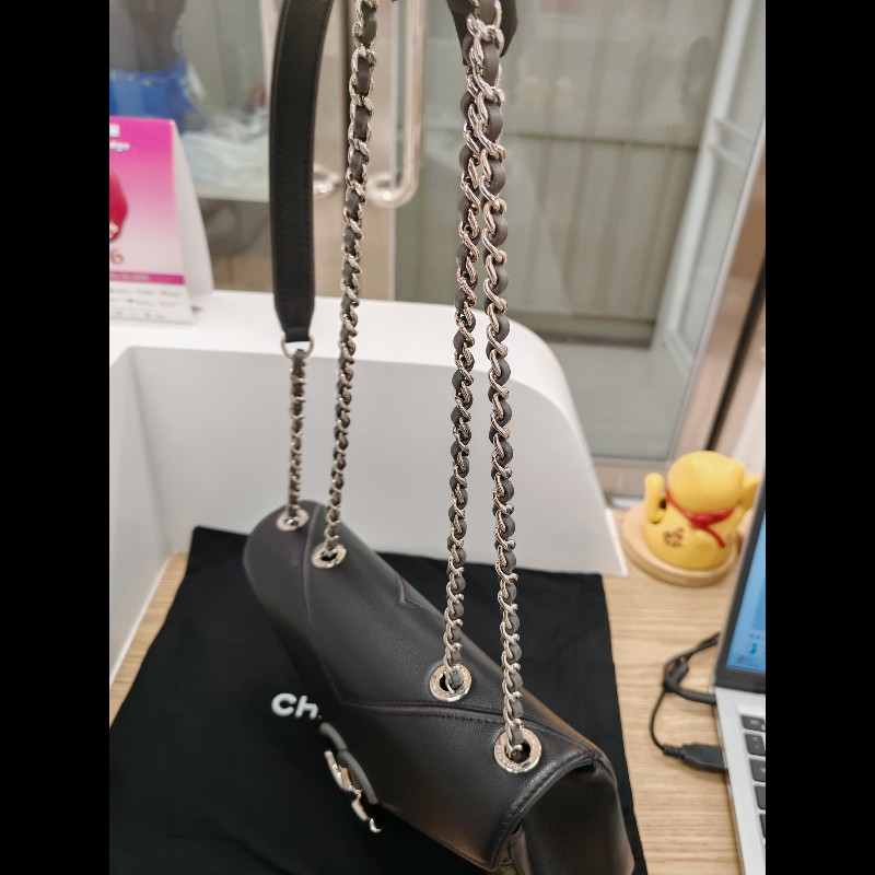 Chanel extra classic flap
荔枝皮 古巴系列 黄金中號-16
