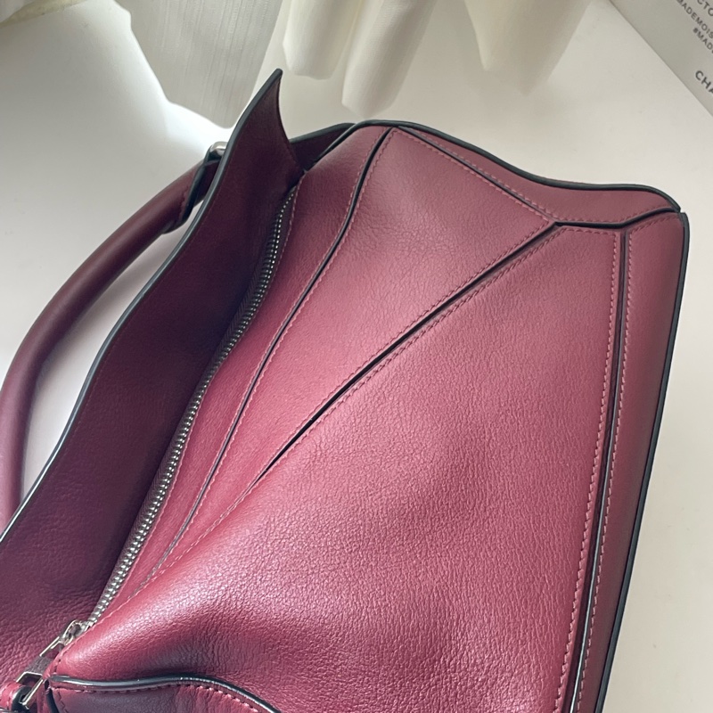 ▪️富貴選物FUGUEI▪️Loewe 波爾多紅 銀扣 puzzle 小號-7