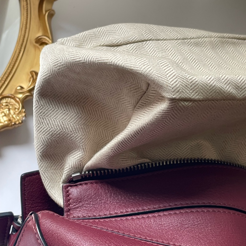 ▪️富貴選物FUGUEI▪️Loewe 波爾多紅 銀扣 puzzle 小號-15