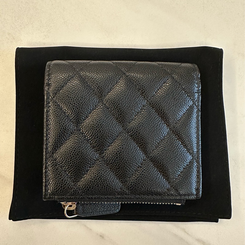 Chanel 荔枝皮對開短夾-1