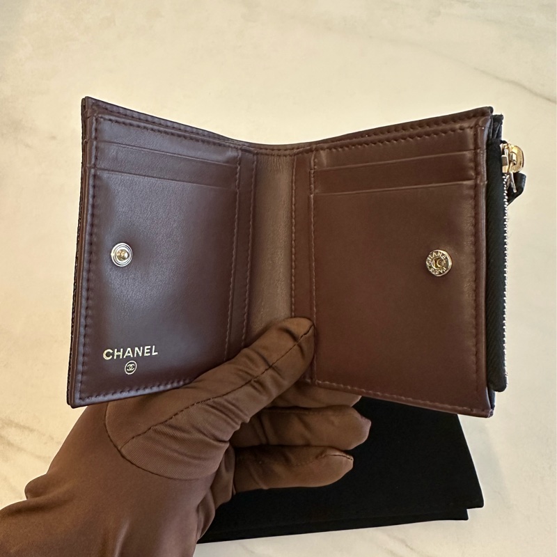 Chanel 荔枝皮對開短夾-4