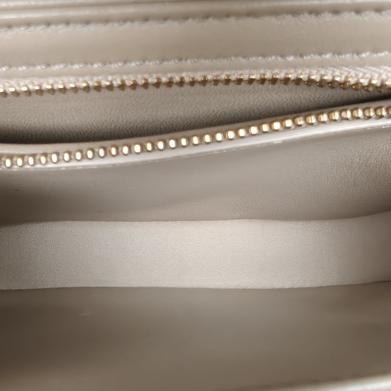 CELINE TeenBesace馬鞍包凱旋門鎖扣肩帶款奶茶色牛皮-4