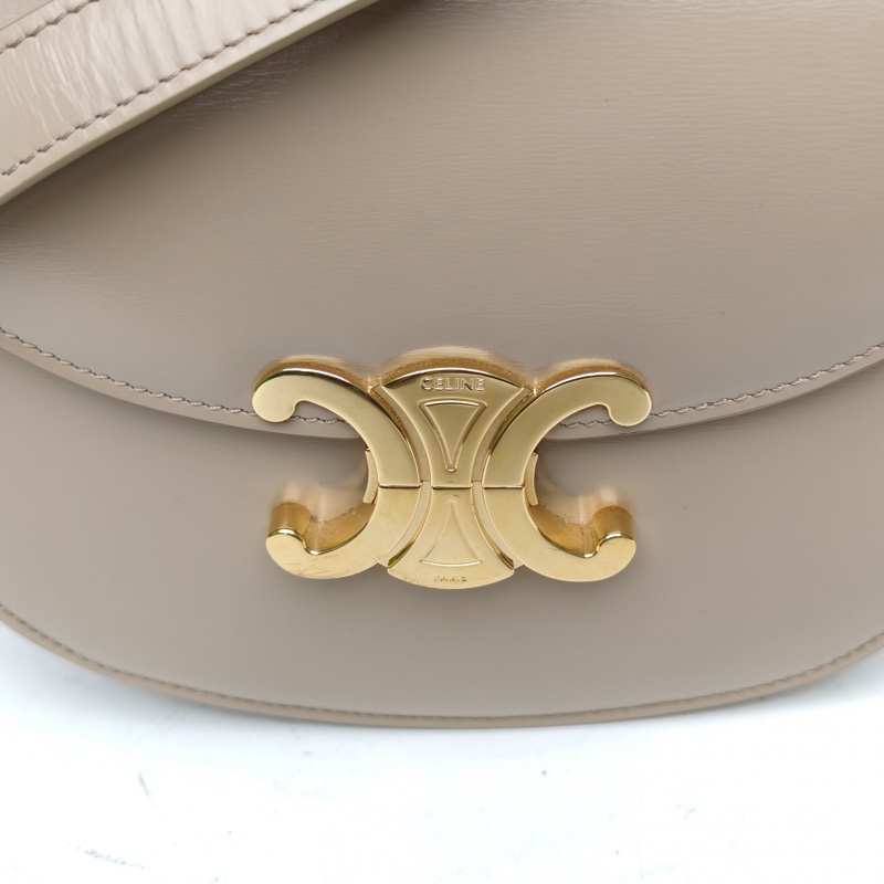 CELINE TeenBesace馬鞍包凱旋門鎖扣肩帶款奶茶色牛皮-5