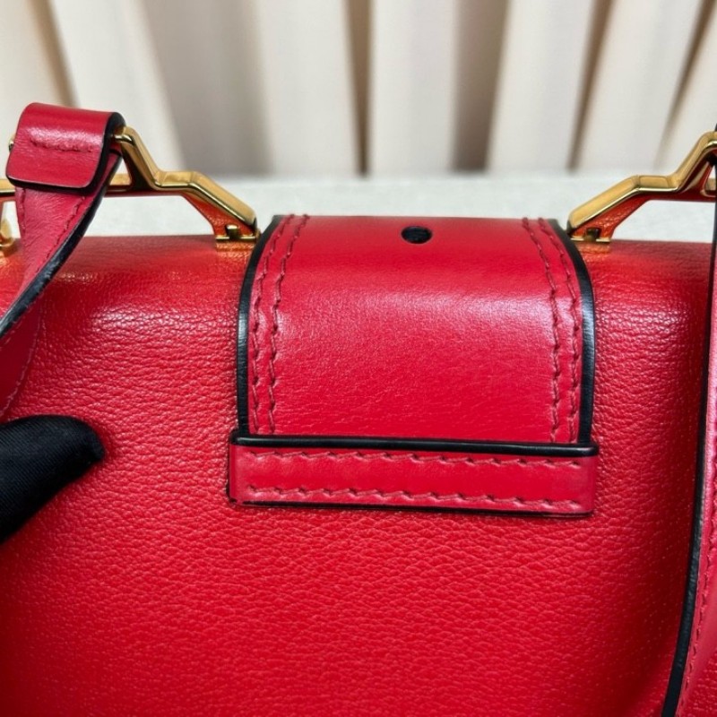 MiuMiu繆繆Lady紅色牛皮寶石包 精美紅色寶石太陽花裝飾 金色五金 可單肩可斜挎 牛皮耐磨 包型板正 容量實用 日常通勤百搭-14