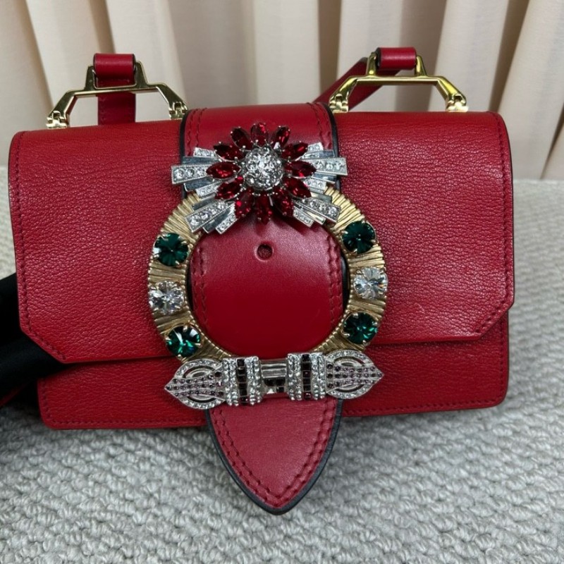 MiuMiu繆繆Lady紅色牛皮寶石包 精美紅色寶石太陽花裝飾 金色五金 可單肩可斜挎 牛皮耐磨 包型板正 容量實用 日常通勤百搭-15