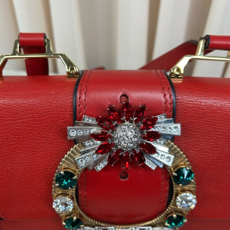 MiuMiu繆繆Lady紅色牛皮寶石包 精美紅色寶石太陽花裝飾 金色五金 可單肩可斜挎 牛皮耐磨 包型板正 容量實用 日常通勤百搭-19