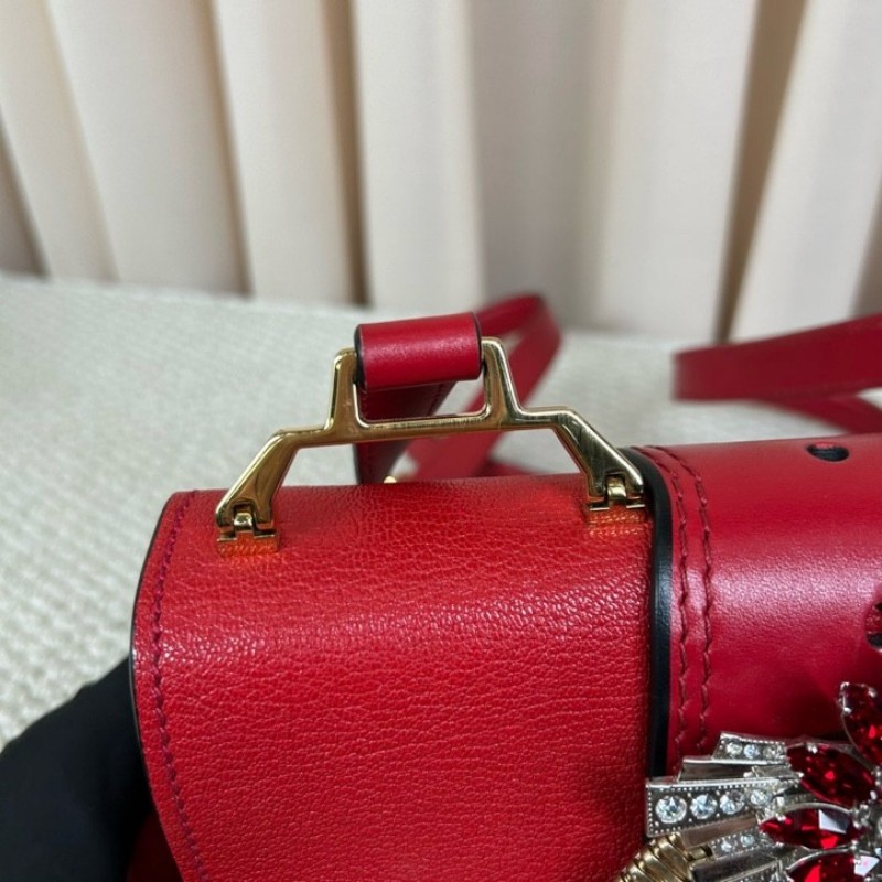 MiuMiu繆繆Lady紅色牛皮寶石包 精美紅色寶石太陽花裝飾 金色五金 可單肩可斜挎 牛皮耐磨 包型板正 容量實用 日常通勤百搭-21