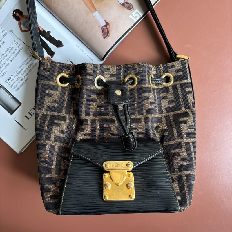 ::FENDI:: 經典緹花拼接皮革抽繩水桶包 斜背包 肩背包-1