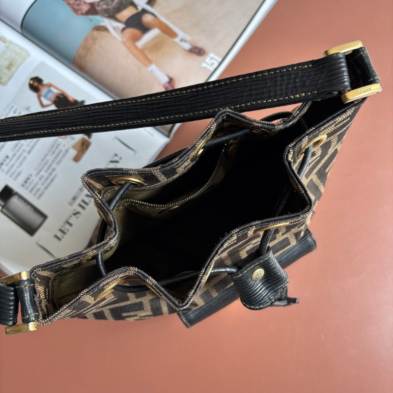 ::FENDI:: 經典緹花拼接皮革抽繩水桶包 斜背包 肩背包-3