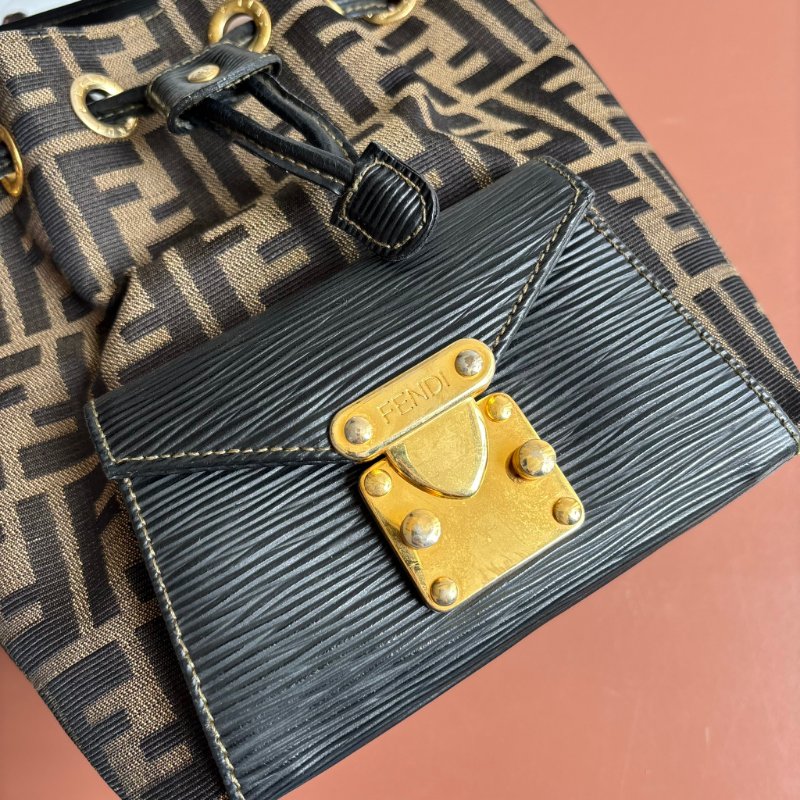 ::FENDI:: 經典緹花拼接皮革抽繩水桶包 斜背包 肩背包-5