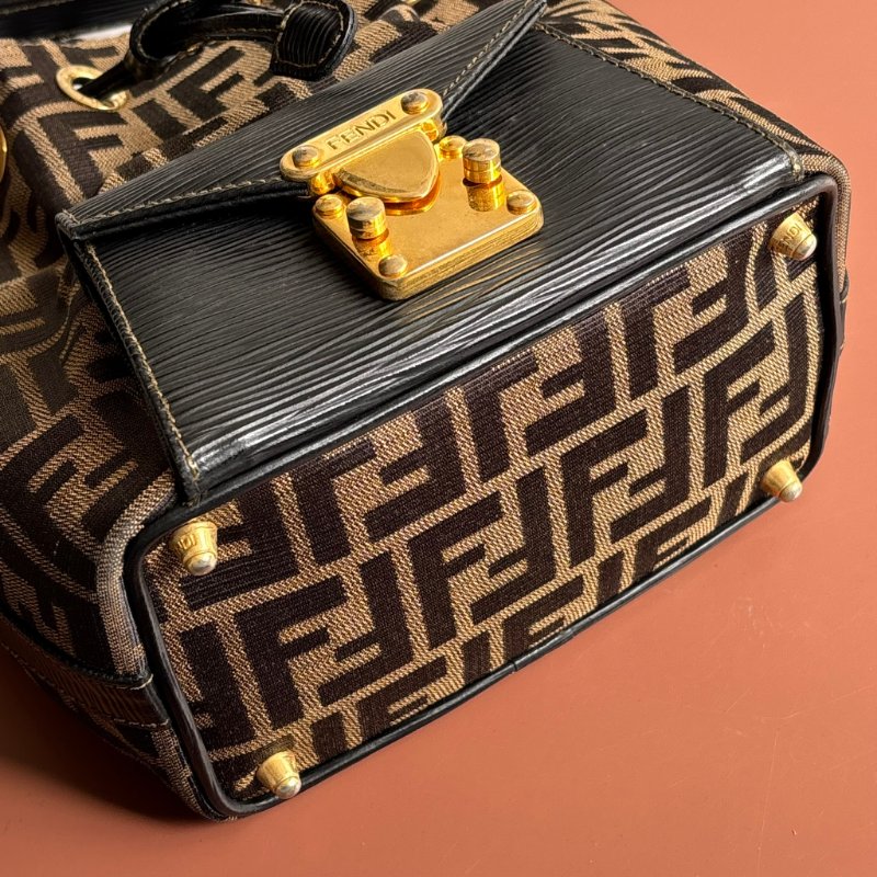 ::FENDI:: 經典緹花拼接皮革抽繩水桶包 斜背包 肩背包-7