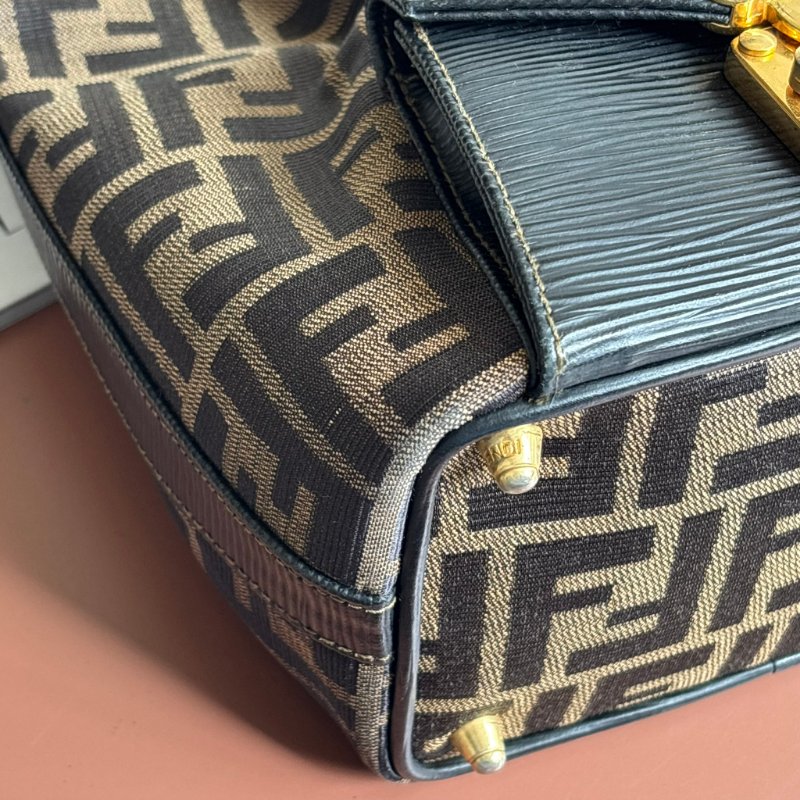 ::FENDI:: 經典緹花拼接皮革抽繩水桶包 斜背包 肩背包-8