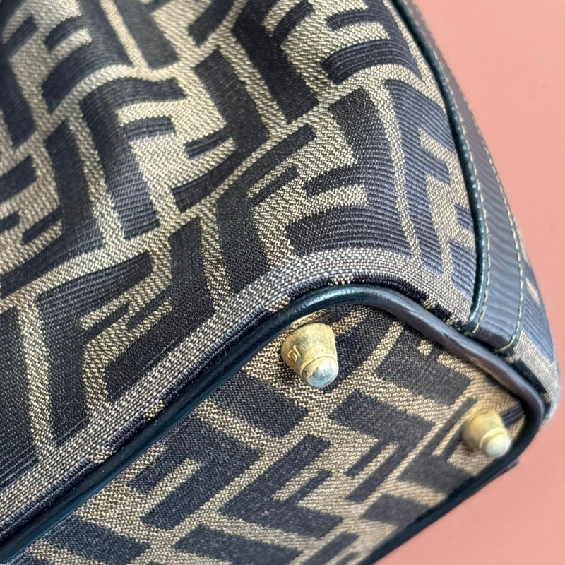 ::FENDI:: 經典緹花拼接皮革抽繩水桶包 斜背包 肩背包-11