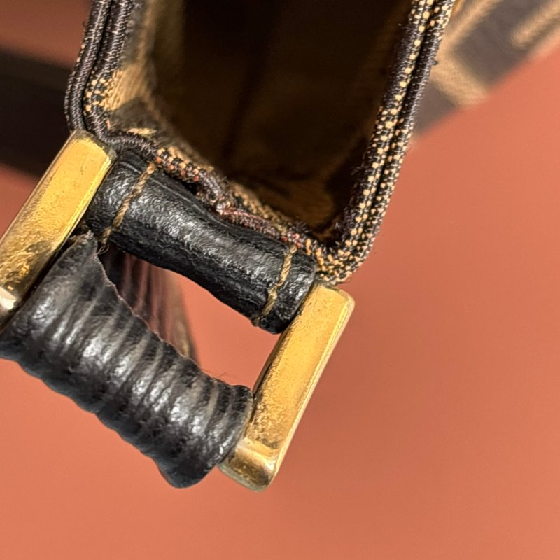 ::FENDI:: 經典緹花拼接皮革抽繩水桶包 斜背包 肩背包-35