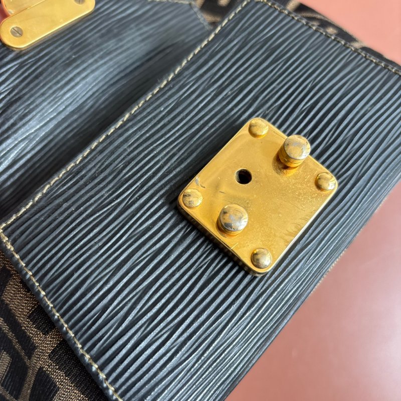 ::FENDI:: 經典緹花拼接皮革抽繩水桶包 斜背包 肩背包-44