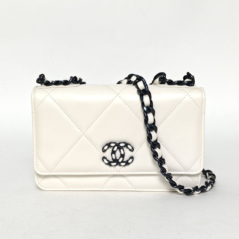 CHANEL 19BAG吸扣WOC白色羊皮晶片開藍扣