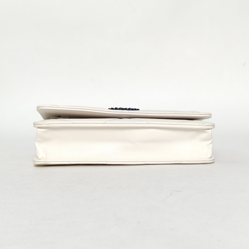 CHANEL 19BAG吸扣WOC白色羊皮晶片開藍扣-3