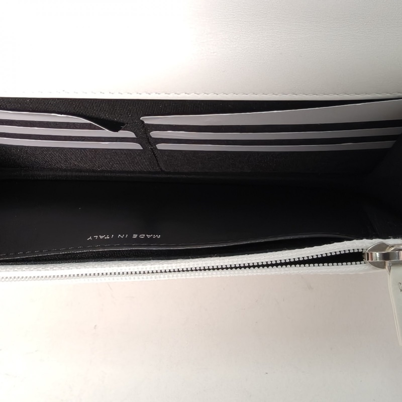 CHANEL 19BAG吸扣WOC白色羊皮晶片開藍扣-5