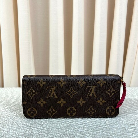 LV路易威登老花長款錢包 拉鏈開合 玫紅色內裡 卡位多 容量大 實用性強 日常百搭