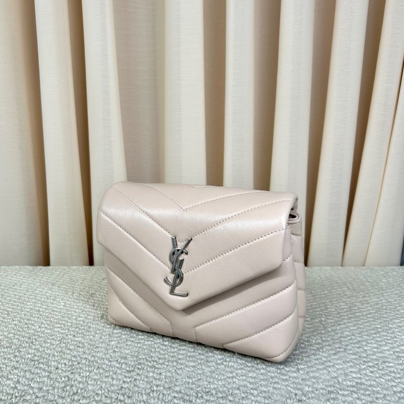 YSL聖羅蘭Loulou粉色方胖子郵差包 皮質細膩 銀扣設計 有肩帶 可單肩可斜挎 容量適中 日常通勤、約會都很百搭-2