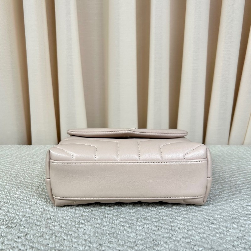 YSL聖羅蘭Loulou粉色方胖子郵差包 皮質細膩 銀扣設計 有肩帶 可單肩可斜挎 容量適中 日常通勤、約會都很百搭-3