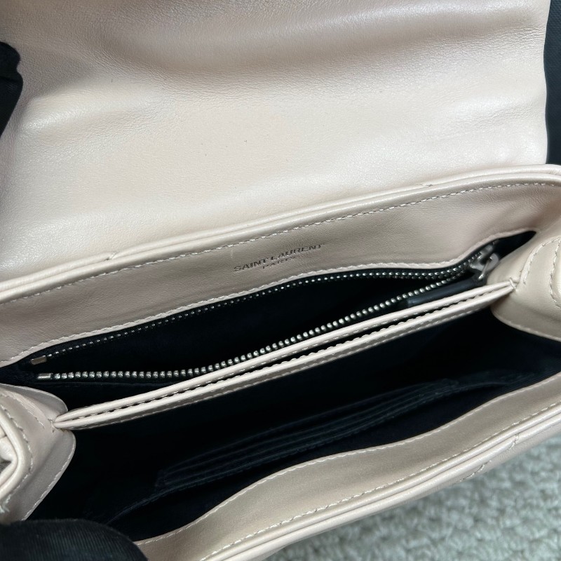 YSL聖羅蘭Loulou粉色方胖子郵差包 皮質細膩 銀扣設計 有肩帶 可單肩可斜挎 容量適中 日常通勤、約會都很百搭-12