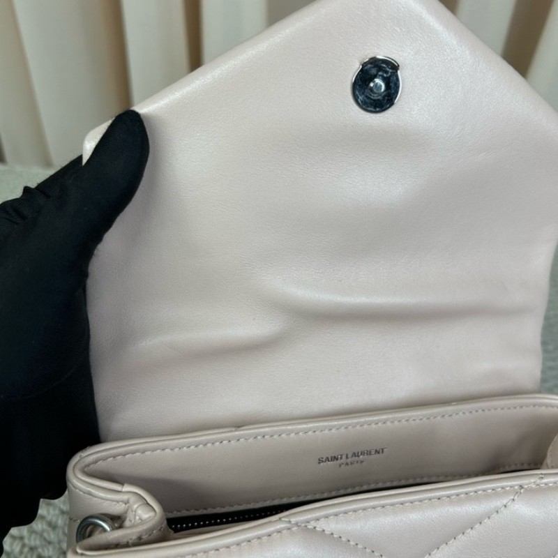 YSL聖羅蘭Loulou粉色方胖子郵差包 皮質細膩 銀扣設計 有肩帶 可單肩可斜挎 容量適中 日常通勤、約會都很百搭-14