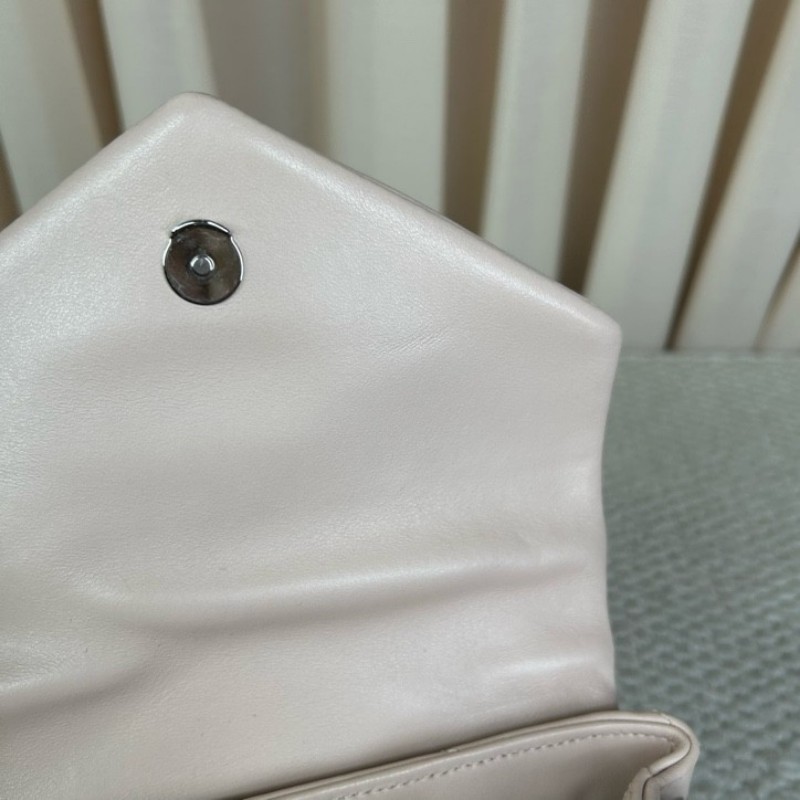 YSL聖羅蘭Loulou粉色方胖子郵差包 皮質細膩 銀扣設計 有肩帶 可單肩可斜挎 容量適中 日常通勤、約會都很百搭-15