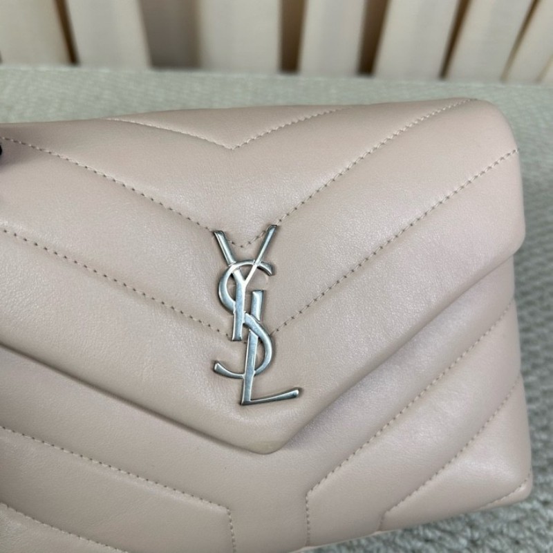 YSL聖羅蘭Loulou粉色方胖子郵差包 皮質細膩 銀扣設計 有肩帶 可單肩可斜挎 容量適中 日常通勤、約會都很百搭-16