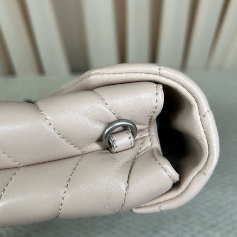 YSL聖羅蘭Loulou粉色方胖子郵差包 皮質細膩 銀扣設計 有肩帶 可單肩可斜挎 容量適中 日常通勤、約會都很百搭-22