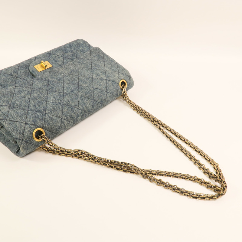 CHANEL 牛仔布2.55 Large金扣鏈帶肩背袋-8
