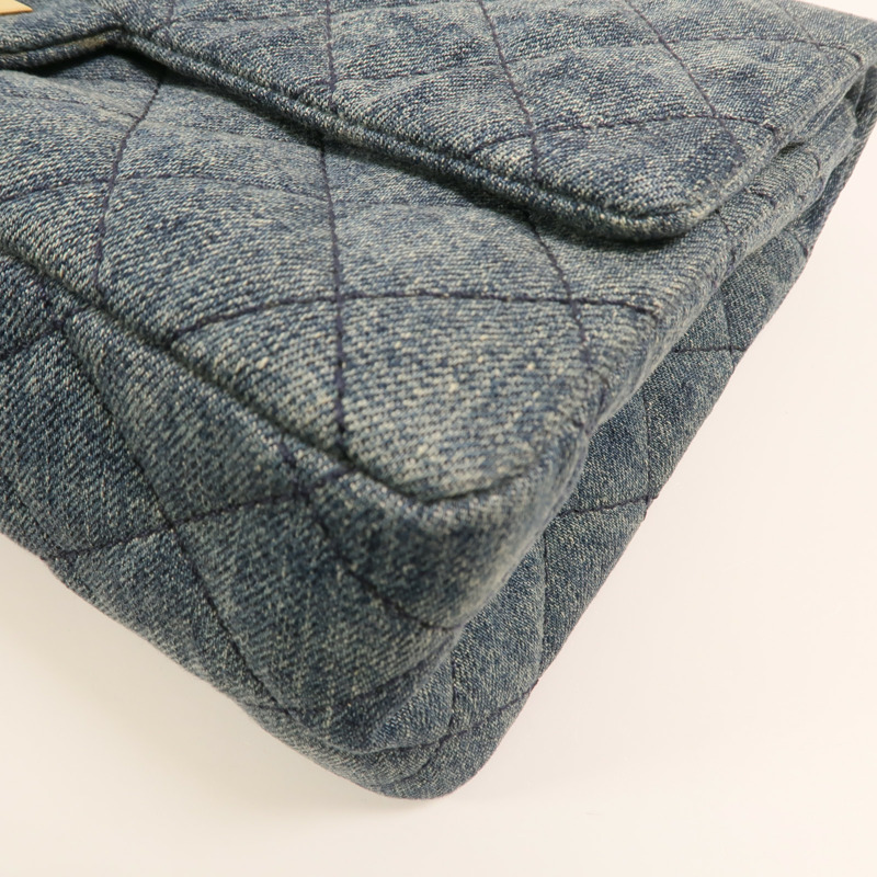 CHANEL 牛仔布2.55 Large金扣鏈帶肩背袋-12