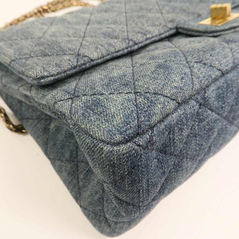 CHANEL 牛仔布2.55 Large金扣鏈帶肩背袋-13