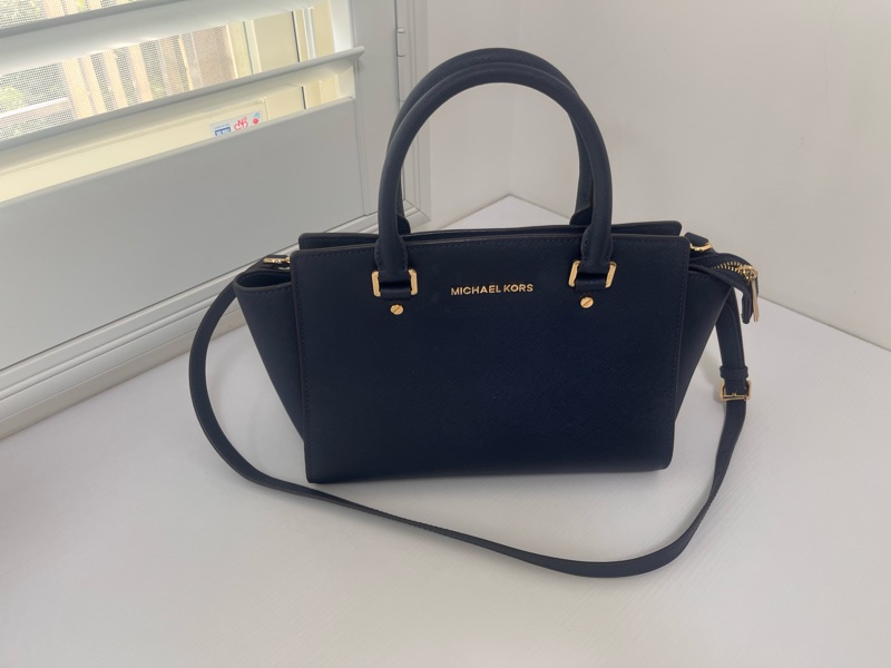 Michael Kors 防磨時尚藍小牛皮手提包-2