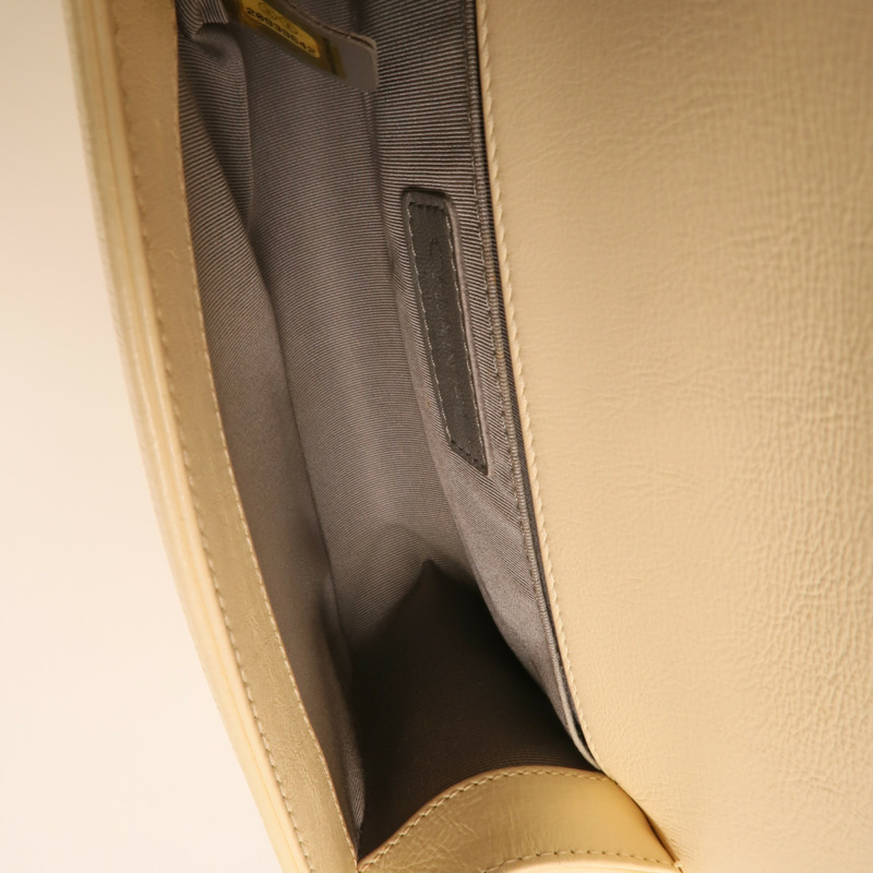 CHANEL 牛皮皮革Boy 20金扣鏈帶肩背袋-4