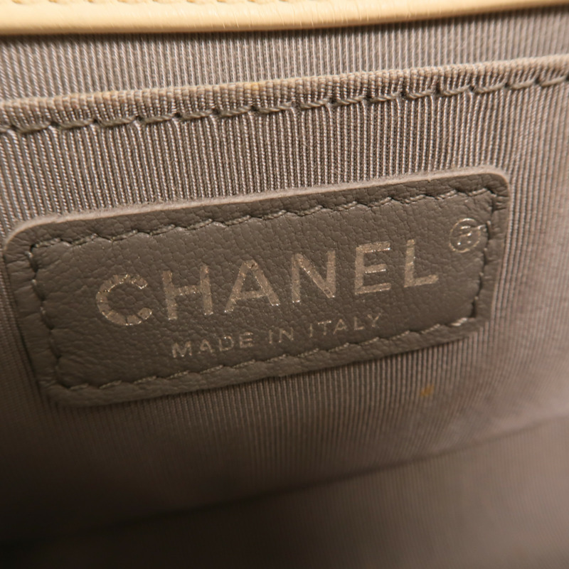 CHANEL 牛皮皮革Boy 20金扣鏈帶肩背袋-5