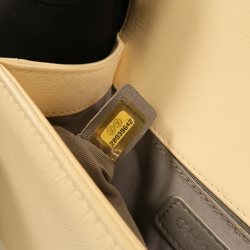 CHANEL 牛皮皮革Boy 20金扣鏈帶肩背袋-6