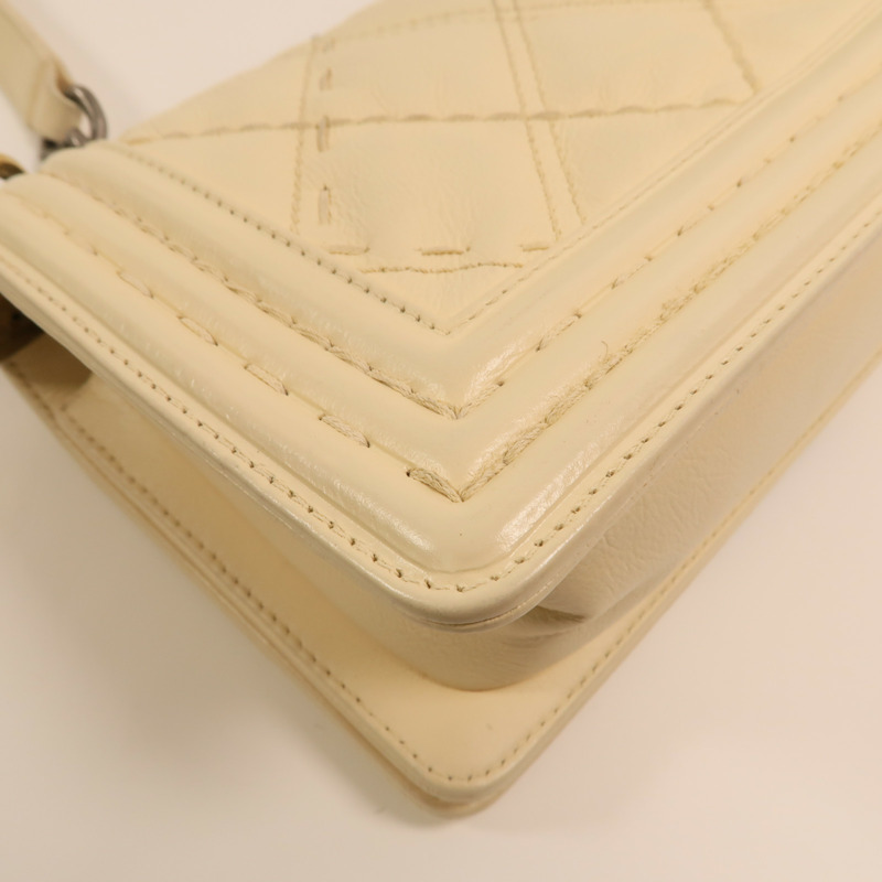 CHANEL 牛皮皮革Boy 20金扣鏈帶肩背袋-15