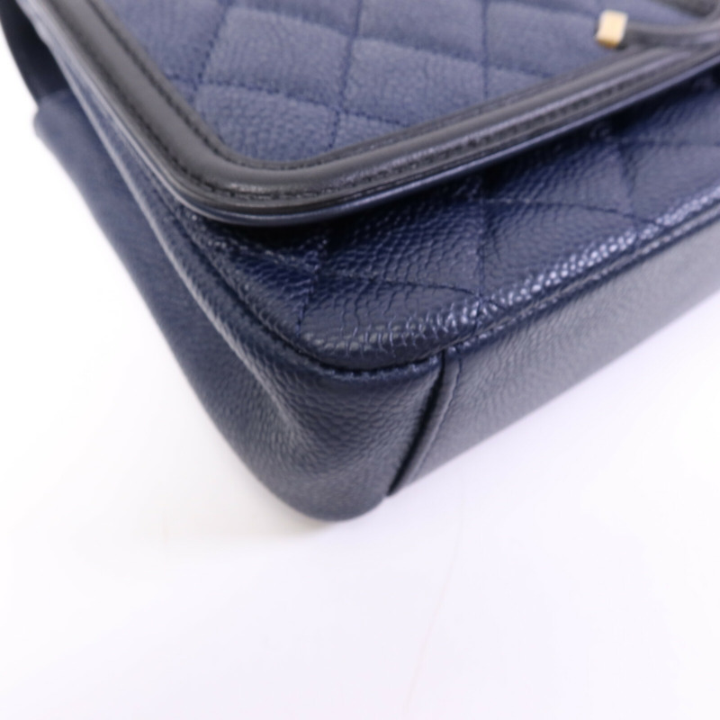 CHANEL 牛皮皮革CC Filigree金扣鏈帶肩背袋-11