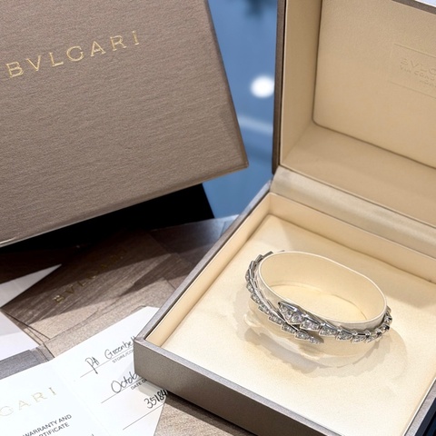 Bvlgari宝格丽满钻蛇镯