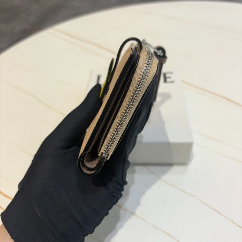 *SHIHNA名牌精品* LOEWE 牛皮釦式L型 拉鍊零錢短夾 (裸色/香茅黃)-7