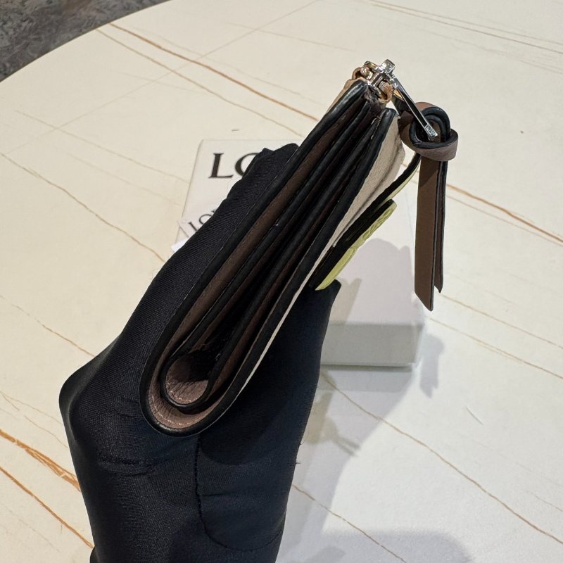 *SHIHNA名牌精品* LOEWE 牛皮釦式L型 拉鍊零錢短夾 (裸色/香茅黃)-8