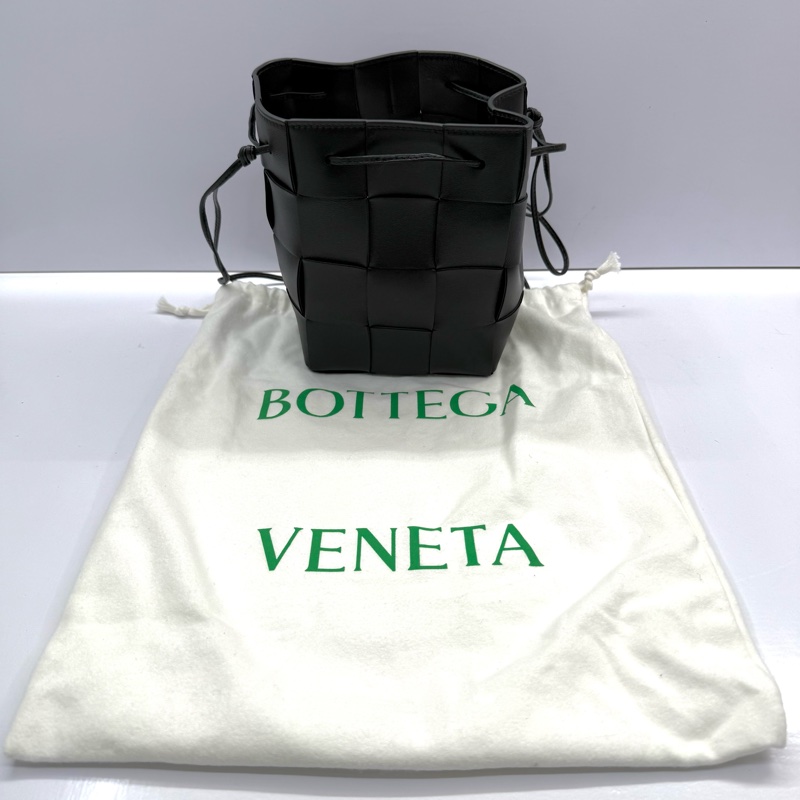 BOTTEGA VENETA 寶緹嘉 黑色編織皮革水桶包 CASSETTE DRAWSTRING-2