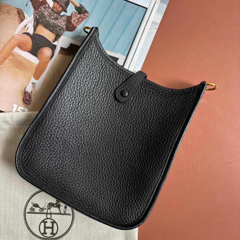 ::HERMES:: W刻 Mini Evelyne 16 黑色小牛皮金釦鏤空洞H LOGO 肩背斜背包-1