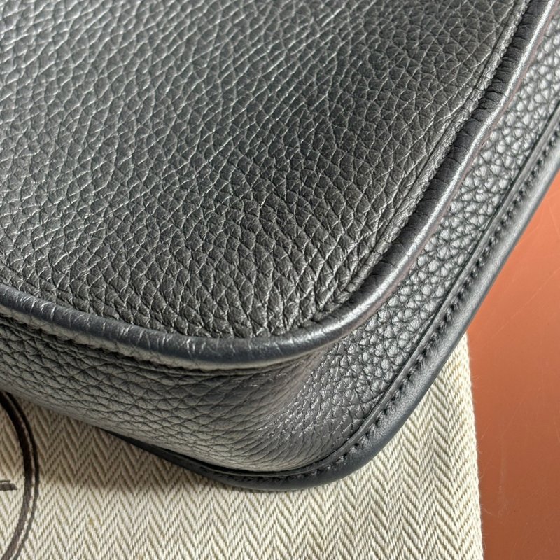 ::HERMES:: W刻 Mini Evelyne 16 黑色小牛皮金釦鏤空洞H LOGO 肩背斜背包-7