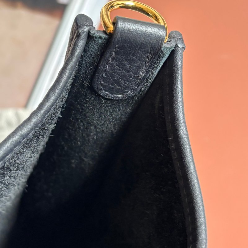 ::HERMES:: W刻 Mini Evelyne 16 黑色小牛皮金釦鏤空洞H LOGO 肩背斜背包-14